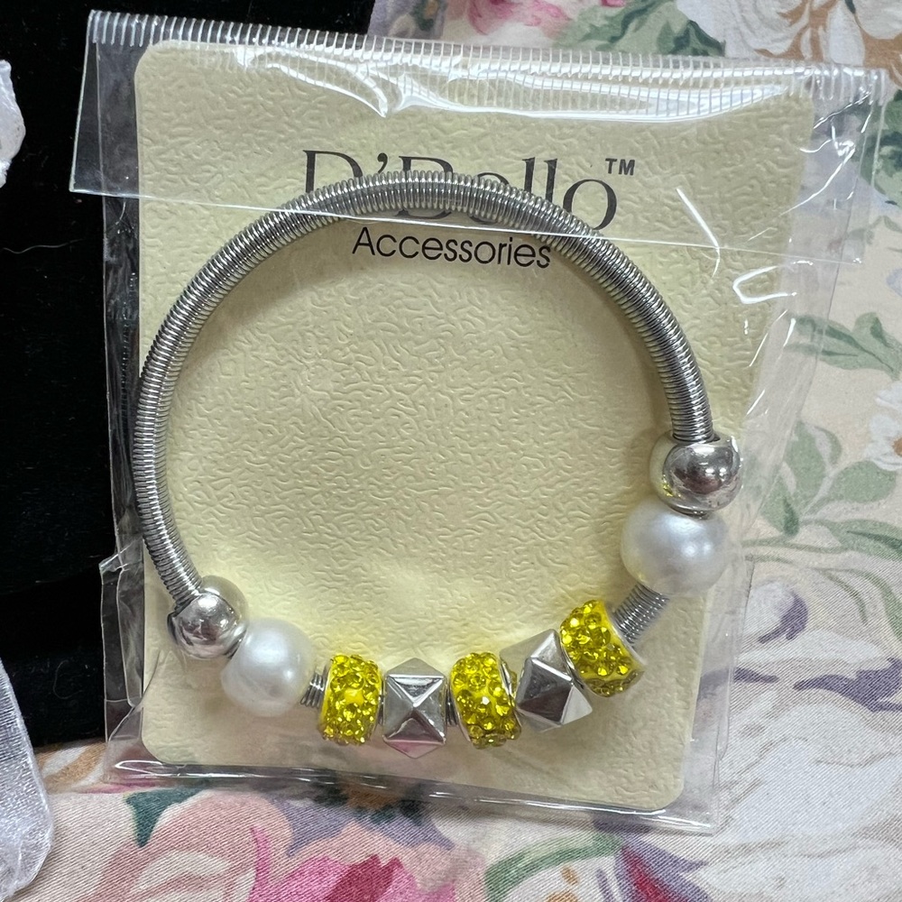 Clip On Earring bundle - Picture 9 of 16